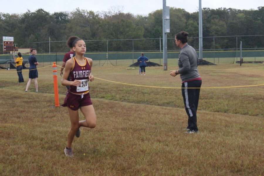 Sophomore Jarahle Daniels finishes first in the girls district meet, advancing to regional. Photo by Hailey Lane.