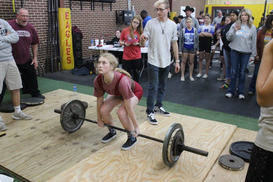 Freshman+Rynna+Bonner+prepares+to+deadlift+her+weight.+Photo+by+Braden+Bossier.