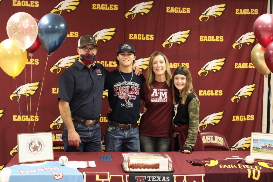 Dane Allman, pictured with parents Rusty and Angie Vondra and sister Hadley, prepares to sign with Texas A&M University, Texarkana.
