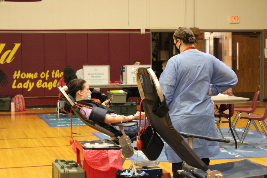 Senior Dylan Pickens rolls up her sleeves to give blood at the blood drive.